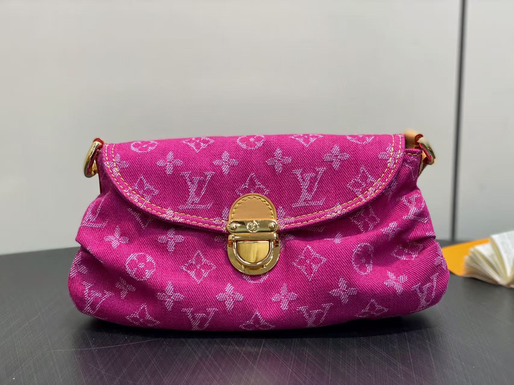 LV mini Pleatly Handbag pink