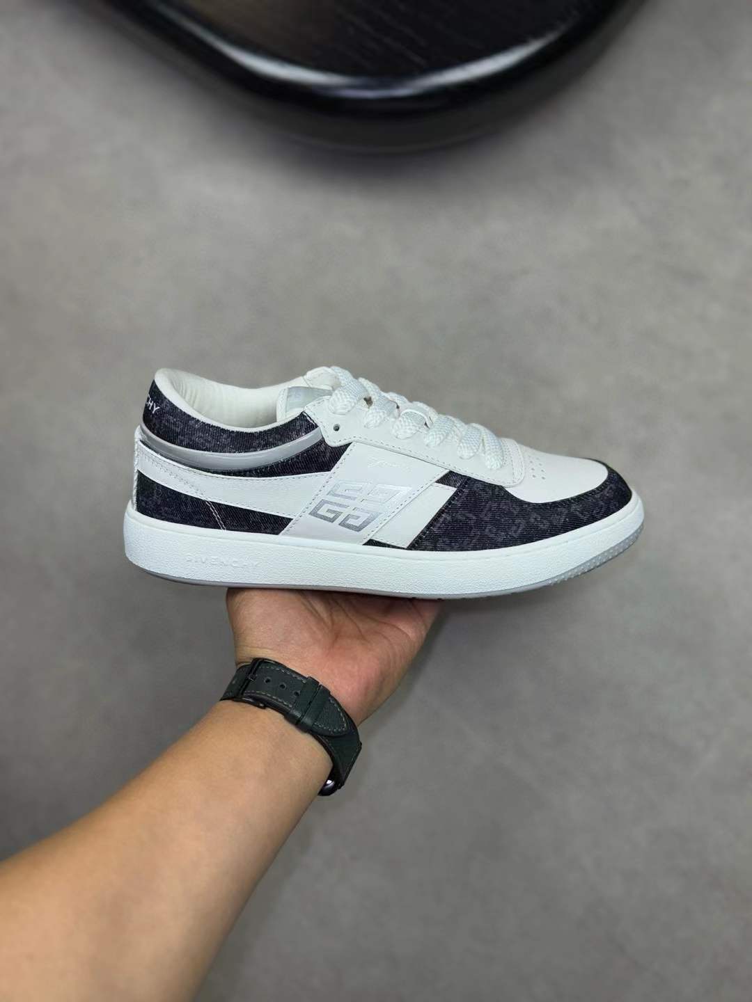Givenchy G Move Sneaker