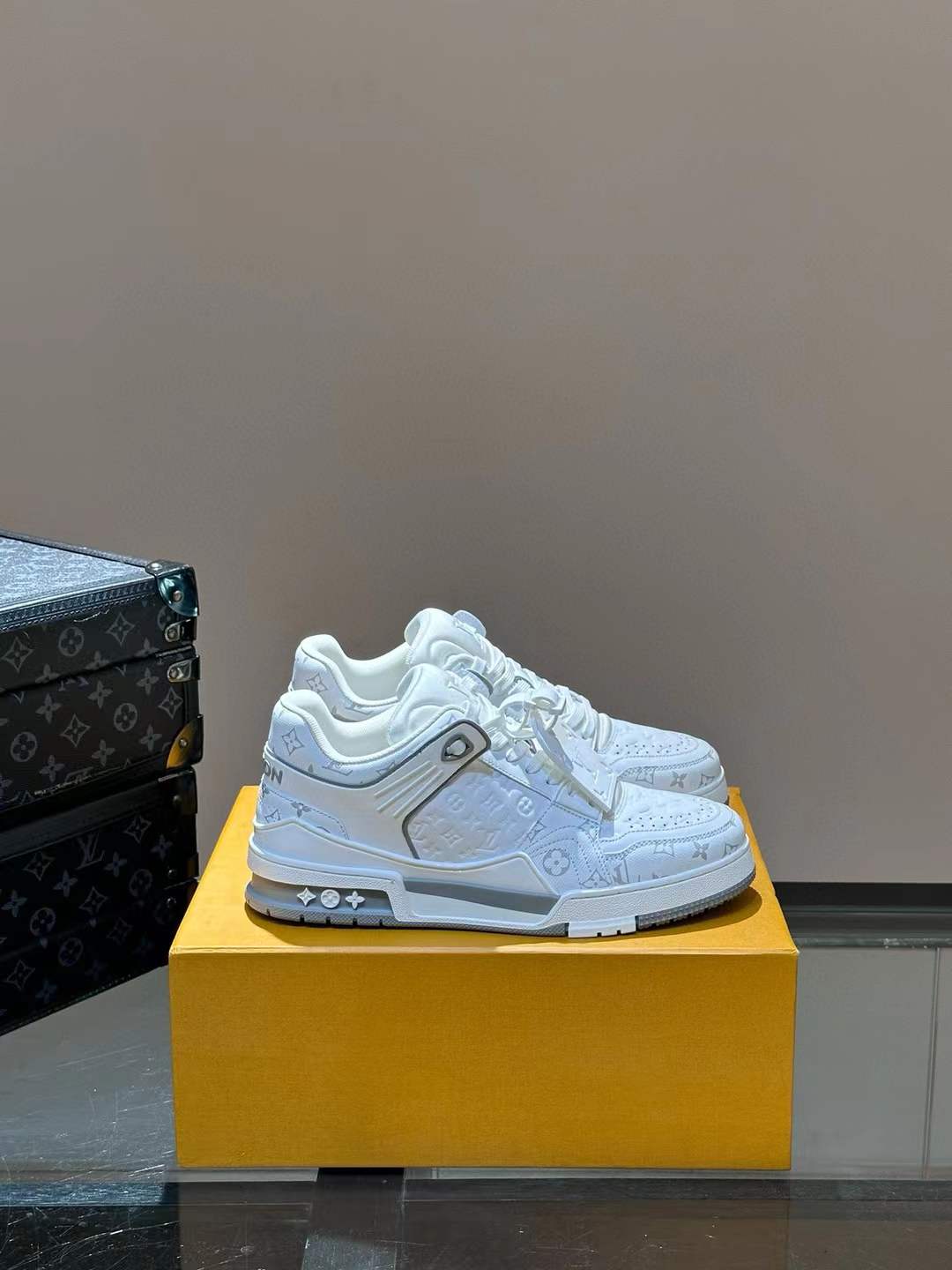 LV 1AHDN0 Trainer Sneaker white