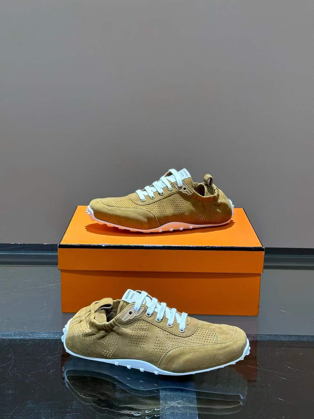 HERMES IN SNEAKER brown