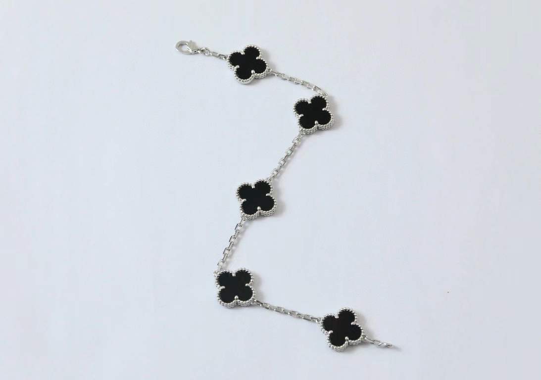 Van Cleef and Arpels Vintage Alhambra Black Onyx Diamond Motif White Gold Bracelet