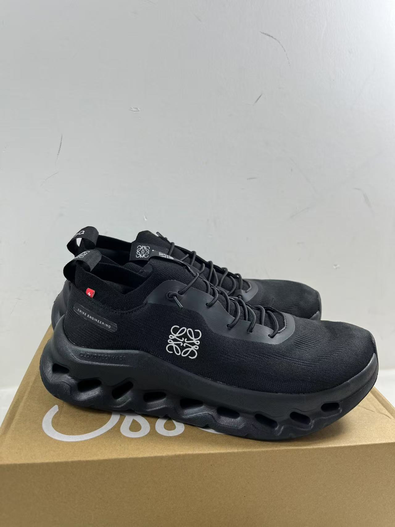 Loewe On Running Cloudtilt Black Sneakers size EU39 womens
