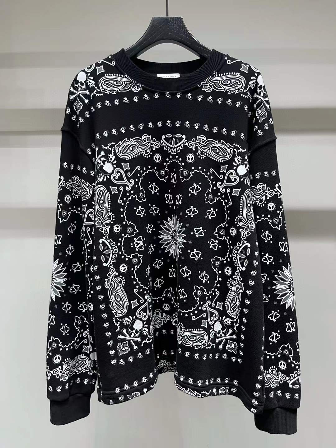 Vtlnatoin Mastermind Japan Bandana-Print Sweatshirt black