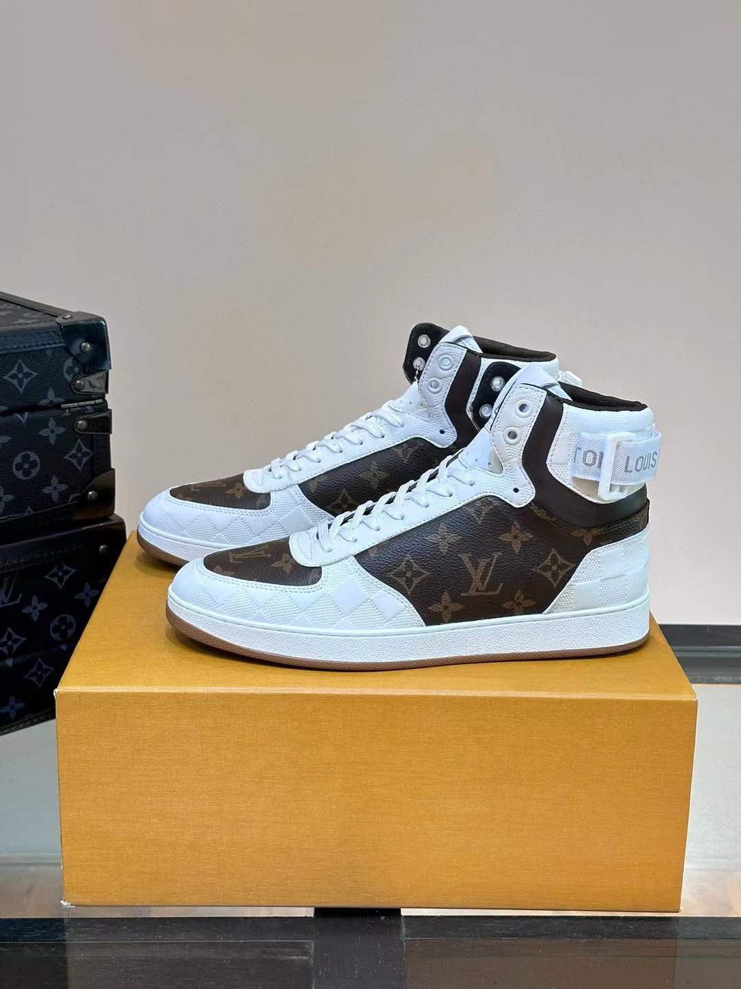 LV Rivoli Sport Shoes Black White