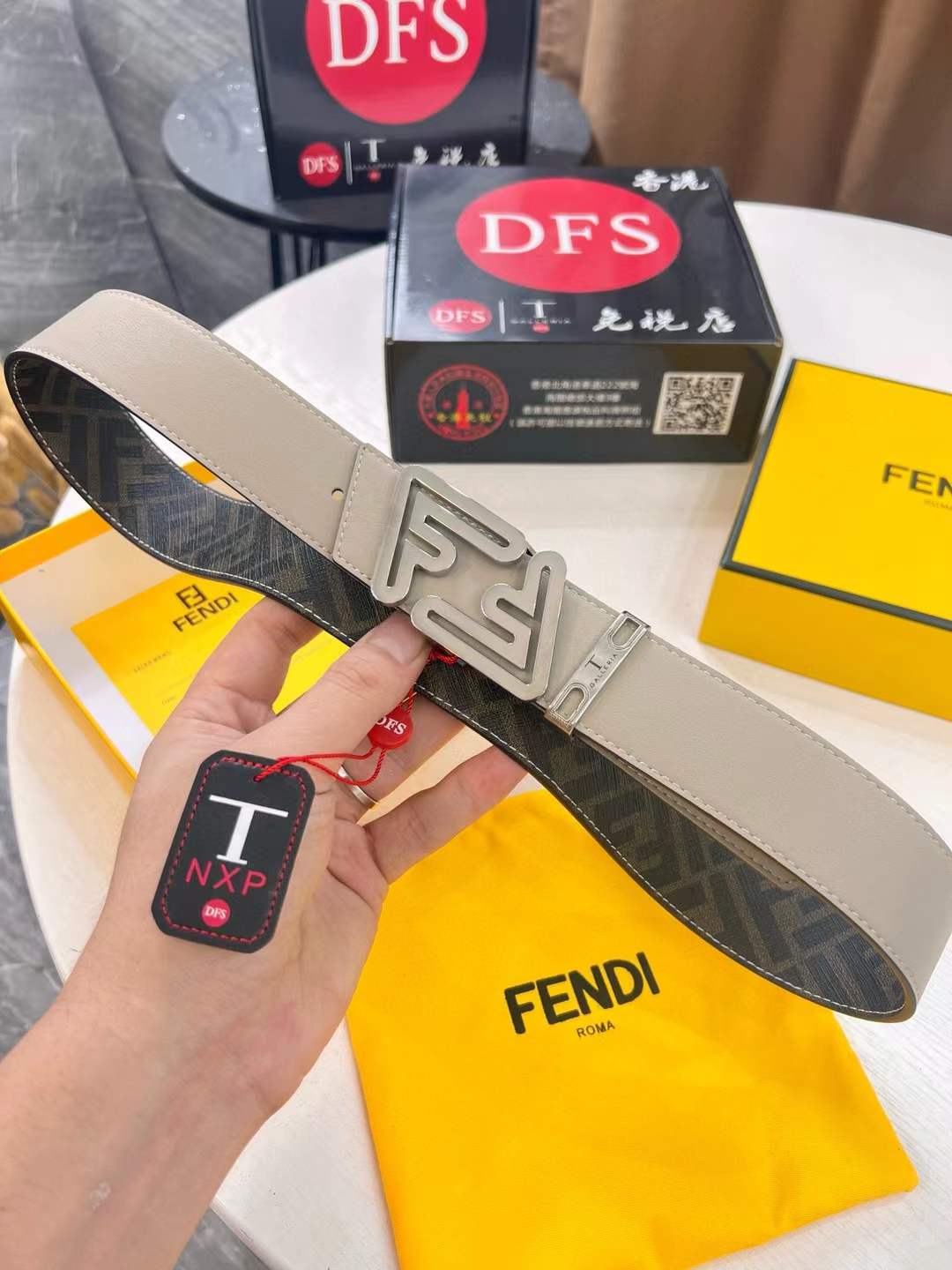Fendi FF Squared reversible belt in a light beige color