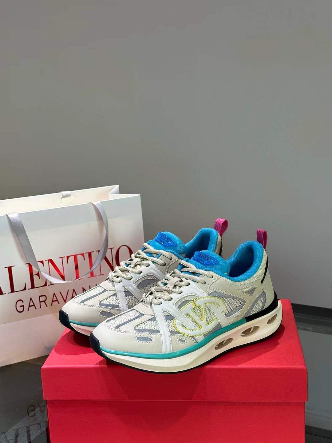 Valentino VLogo Easyjog Lace-Up Sneaker