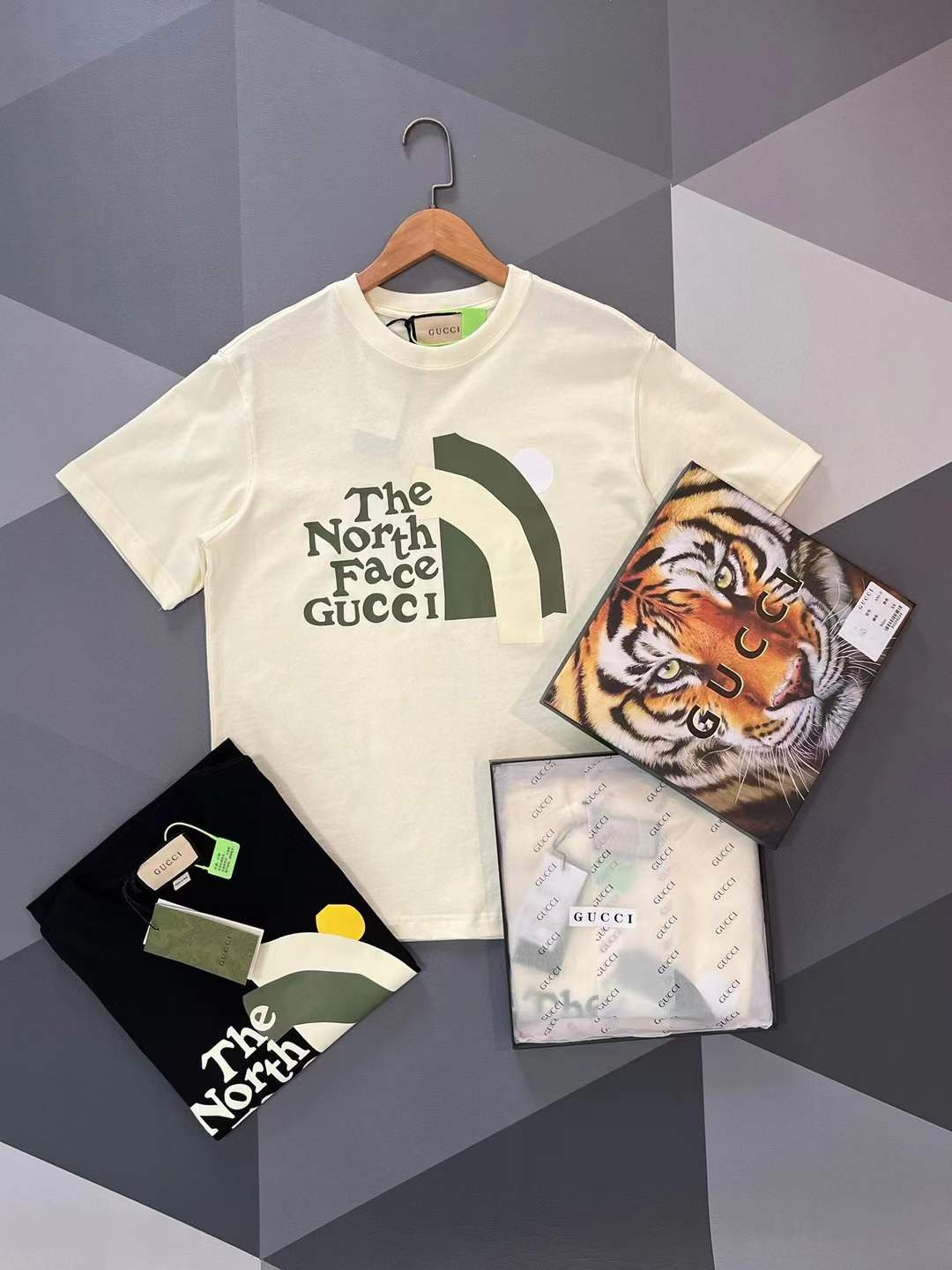 Gucci T Shirt  X  North Face white