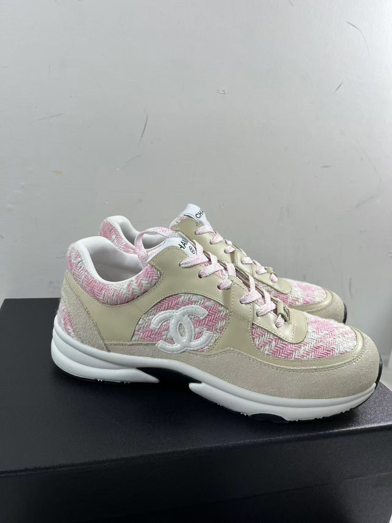 Chanel Cream/Pink Tweed and Leather CC Low Top Sneakers size EU38 womens