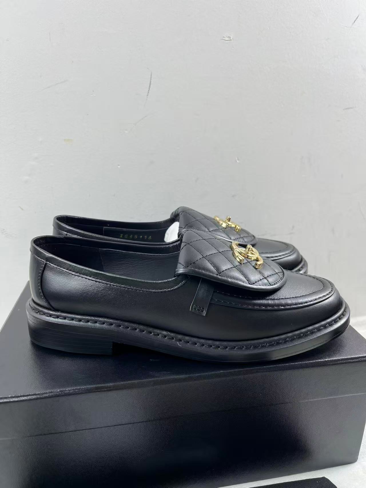 Chanel Interlocking CC Logo Quilted Lambskin Black Leather Loafers size EU39 womens