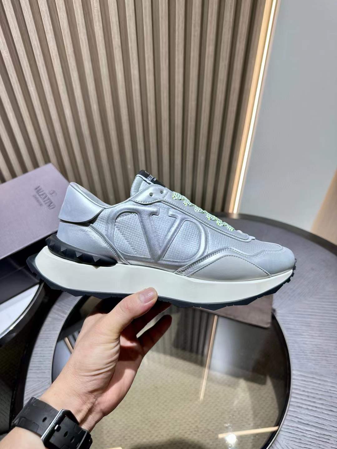 Valentino Garavani V-Logo Pace low-top sneakers