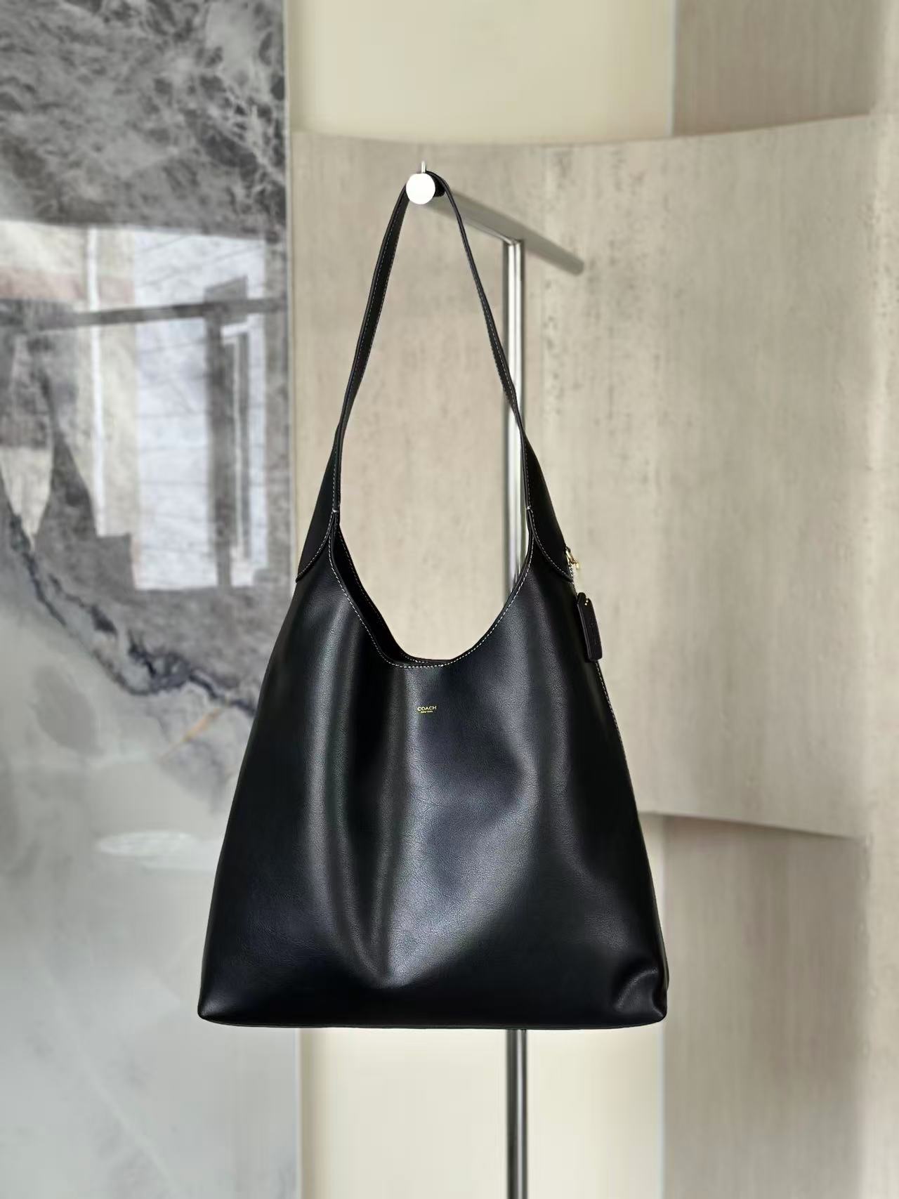 Coach Black Brooklyn 28 shoulder Bag in Leather For women