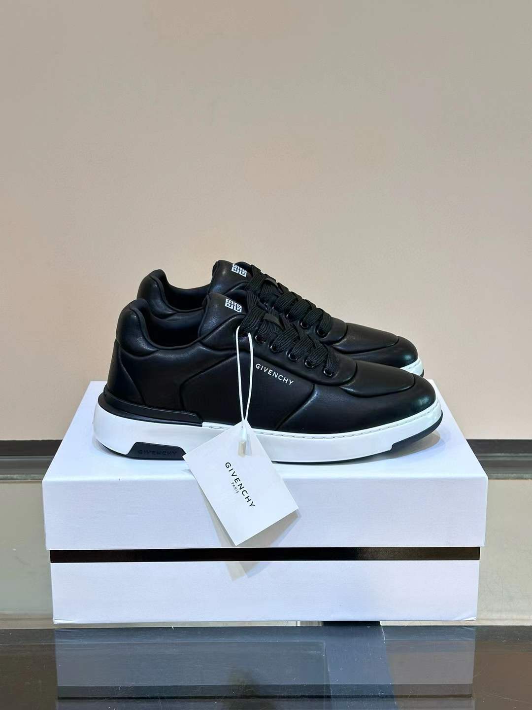 Givenchy Logo Printed Lace-Up Sneaker Black