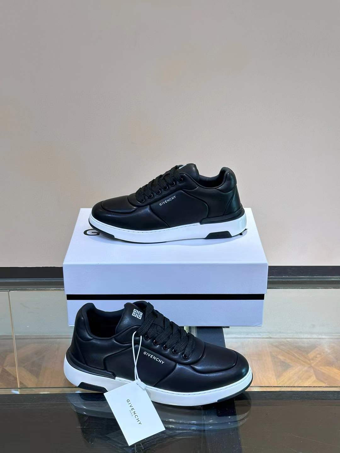 Givenchy Logo Printed Lace-Up Sneaker Black