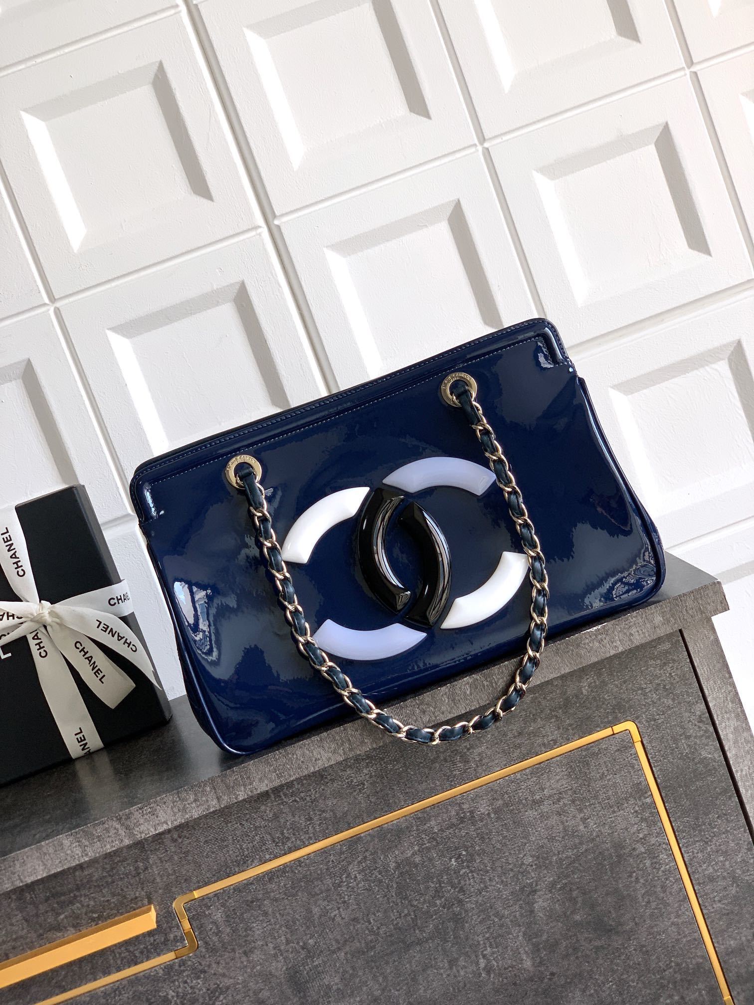 Chanel Patent leather Handbag