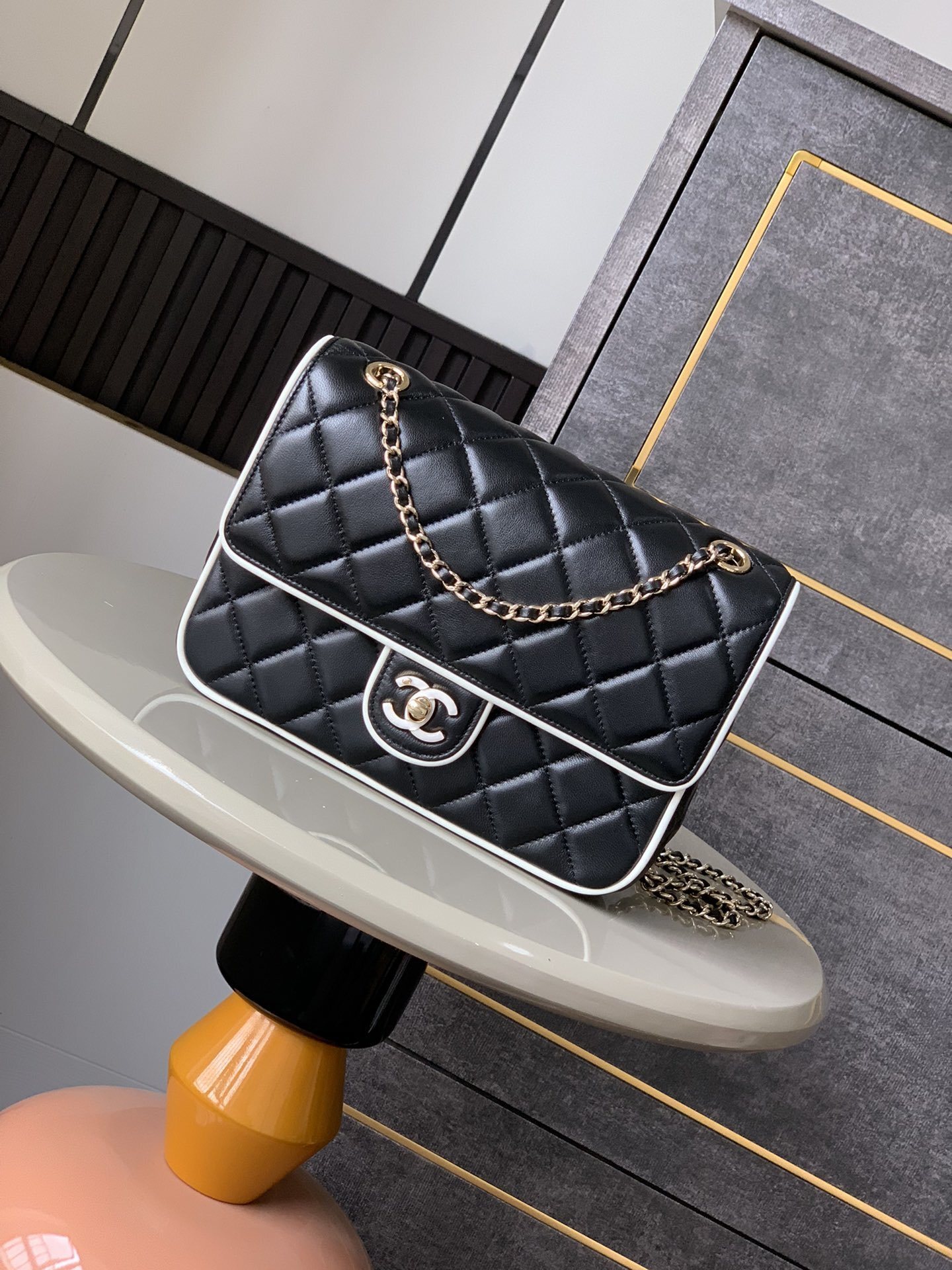Evening bag, Glass pearls & ruthenium-finish metal, dark gray