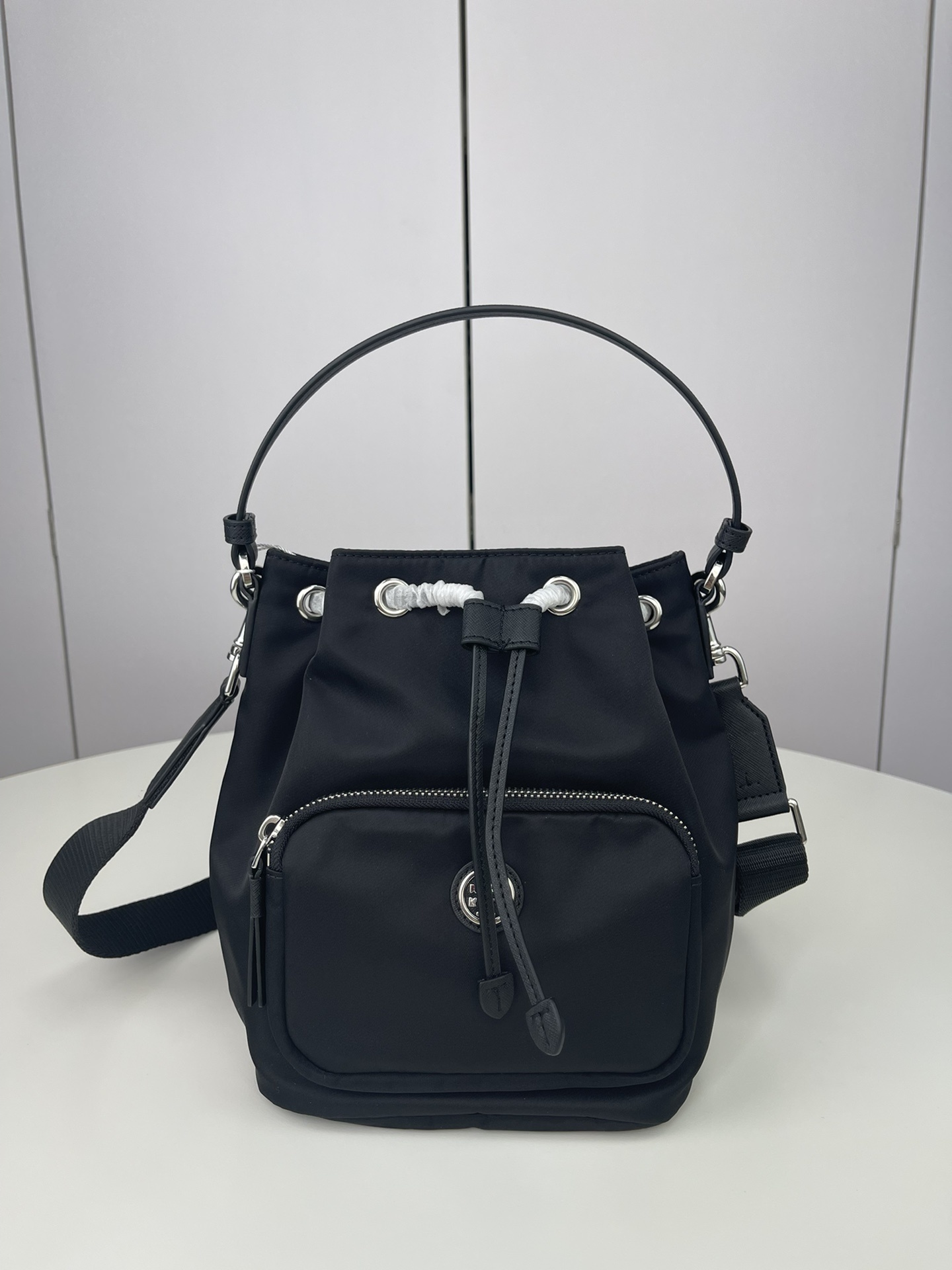 Tory Burch logo-plaque Bucket Bag