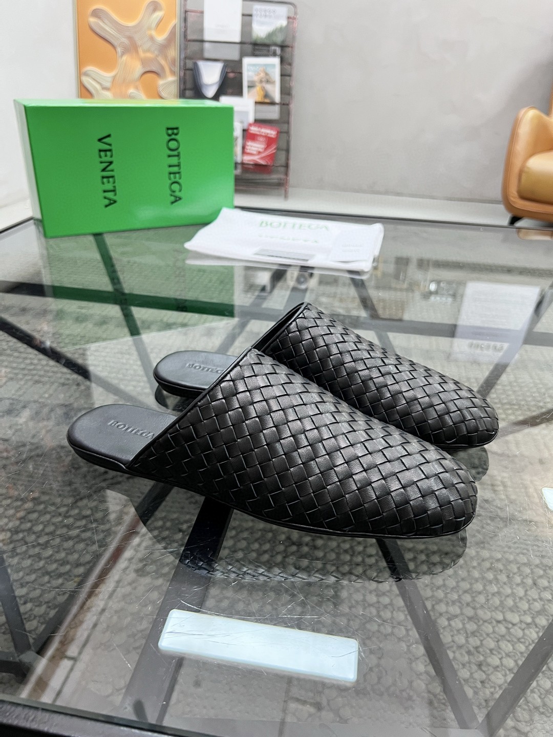 Bottega Veneta Intrecciato leather slippers Black
