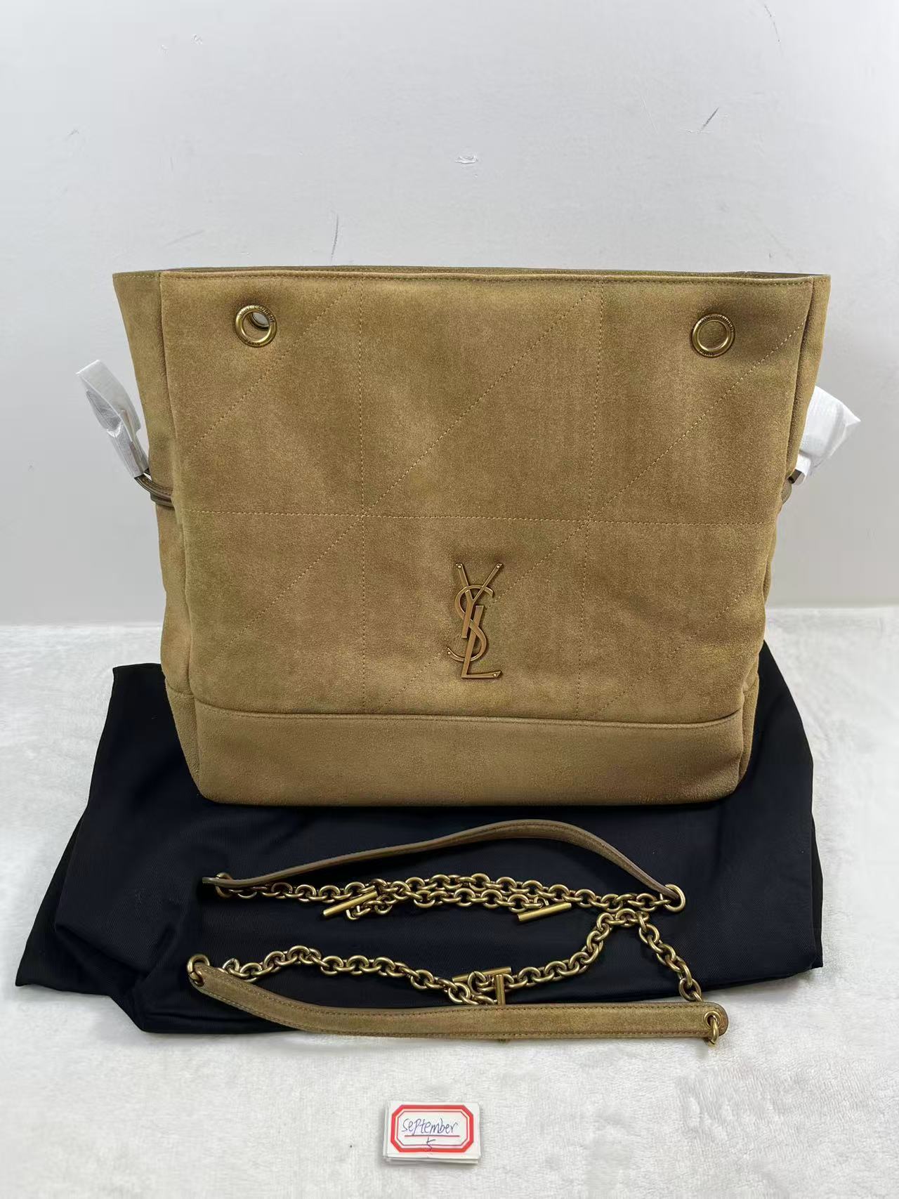 Saint Laurent Jamie Shopping Bag in Suede in the color Caramel Cognac 35cm