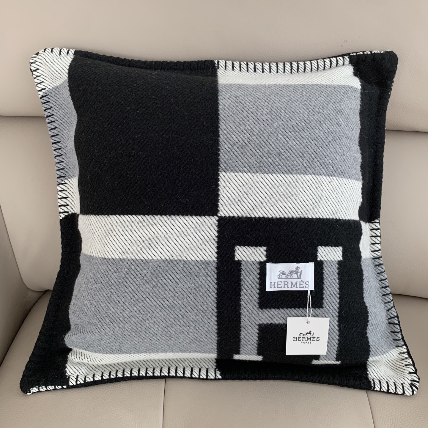 Hermes Avalon throw blanket jacquard woven Merinos wool Black