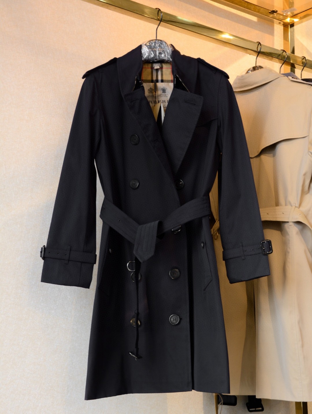 Burrberry Long Kensington Heritage Trench Coat Black