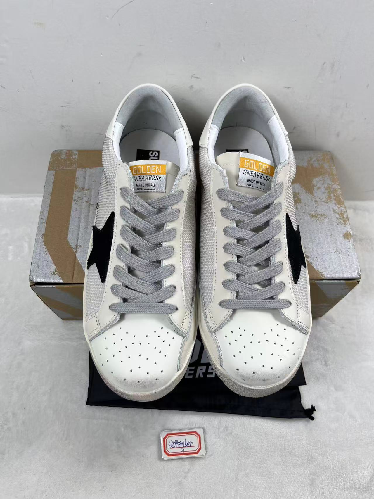 GoldenGoose Men's Super-Star in leather with black star size EU43 mens