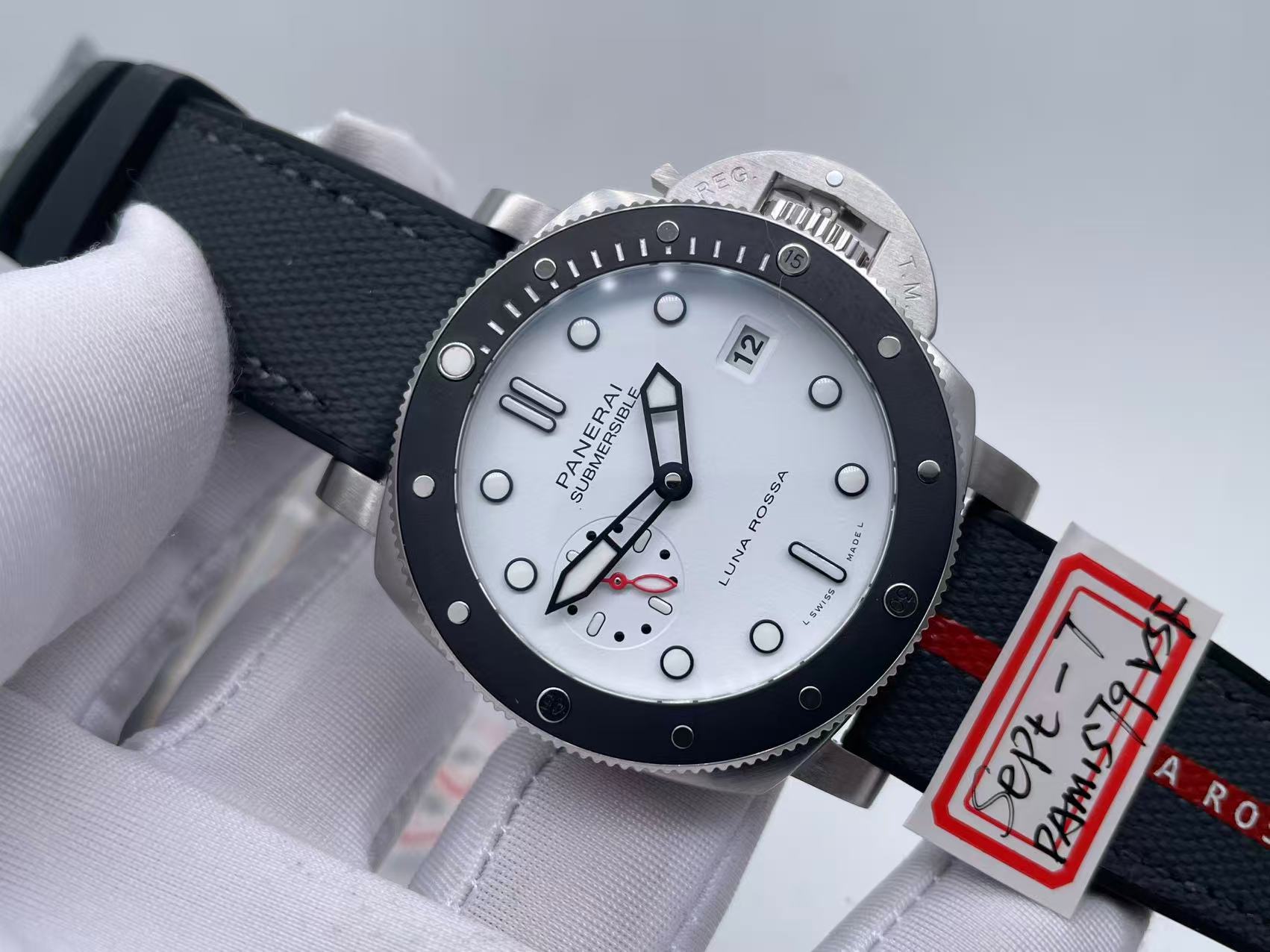 PN1579VRU - PAM 1579 Submersible Luna Rossa SS/RU White VSF P900 $408