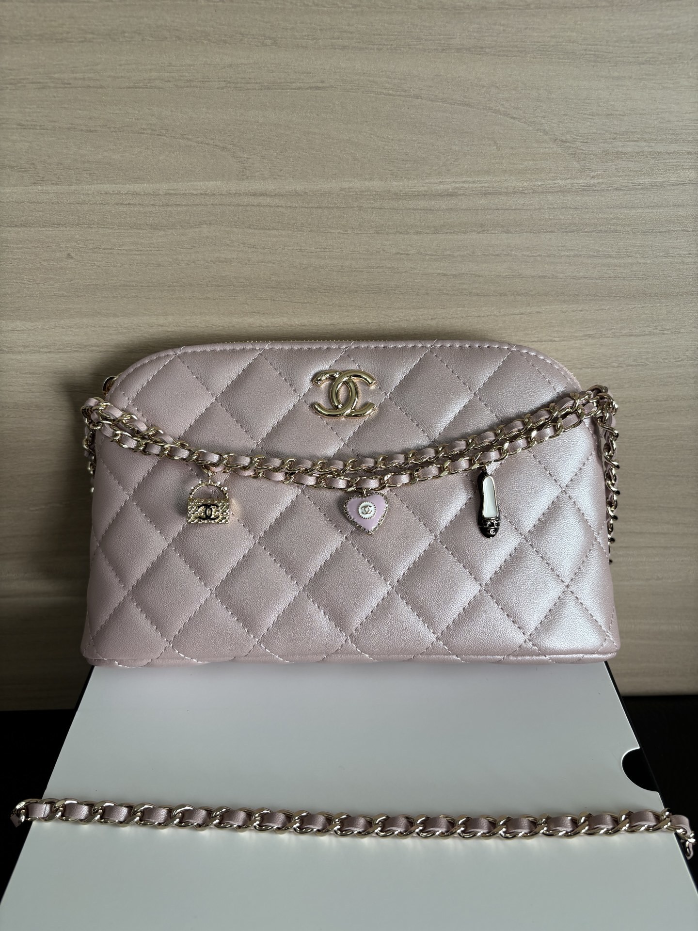 Chanel Caviar Quilted Classic Clutch bag with Chain