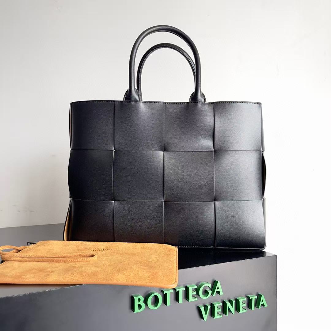 Bottega Veneta Large Arco Tote bag Black 38cm