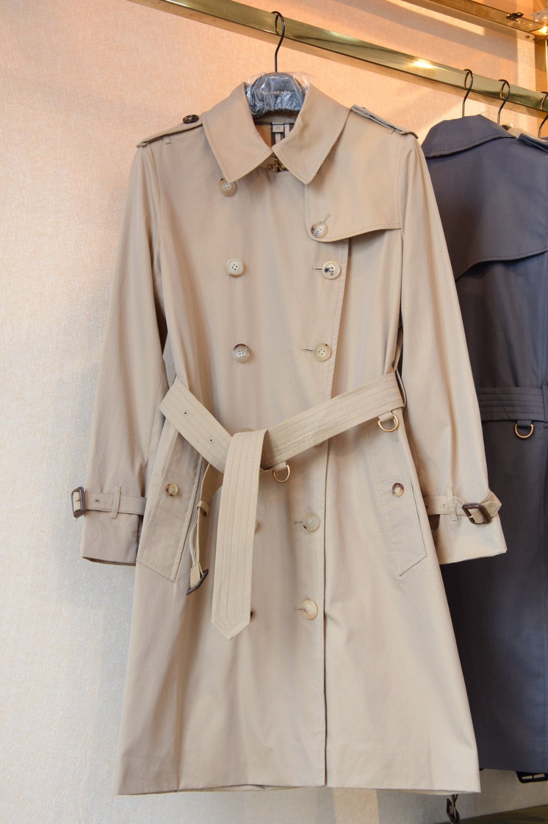 Burberry Mid-length Kensington Heritage Trench Coat Honey