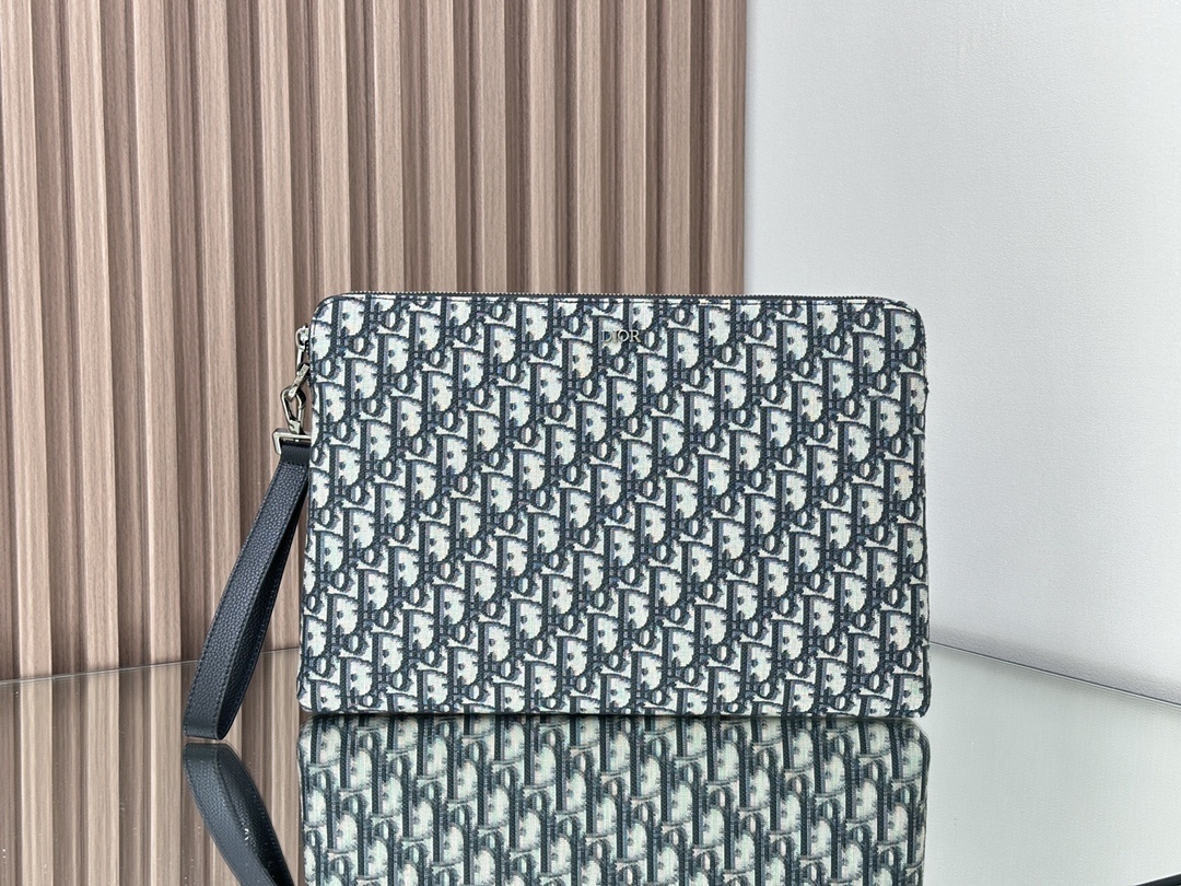 Christian Dior Pouches & Wearable Wallets - Small leather bag