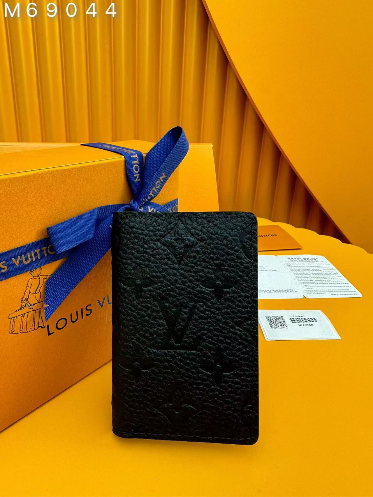 LV M69044 Pocket Organizer