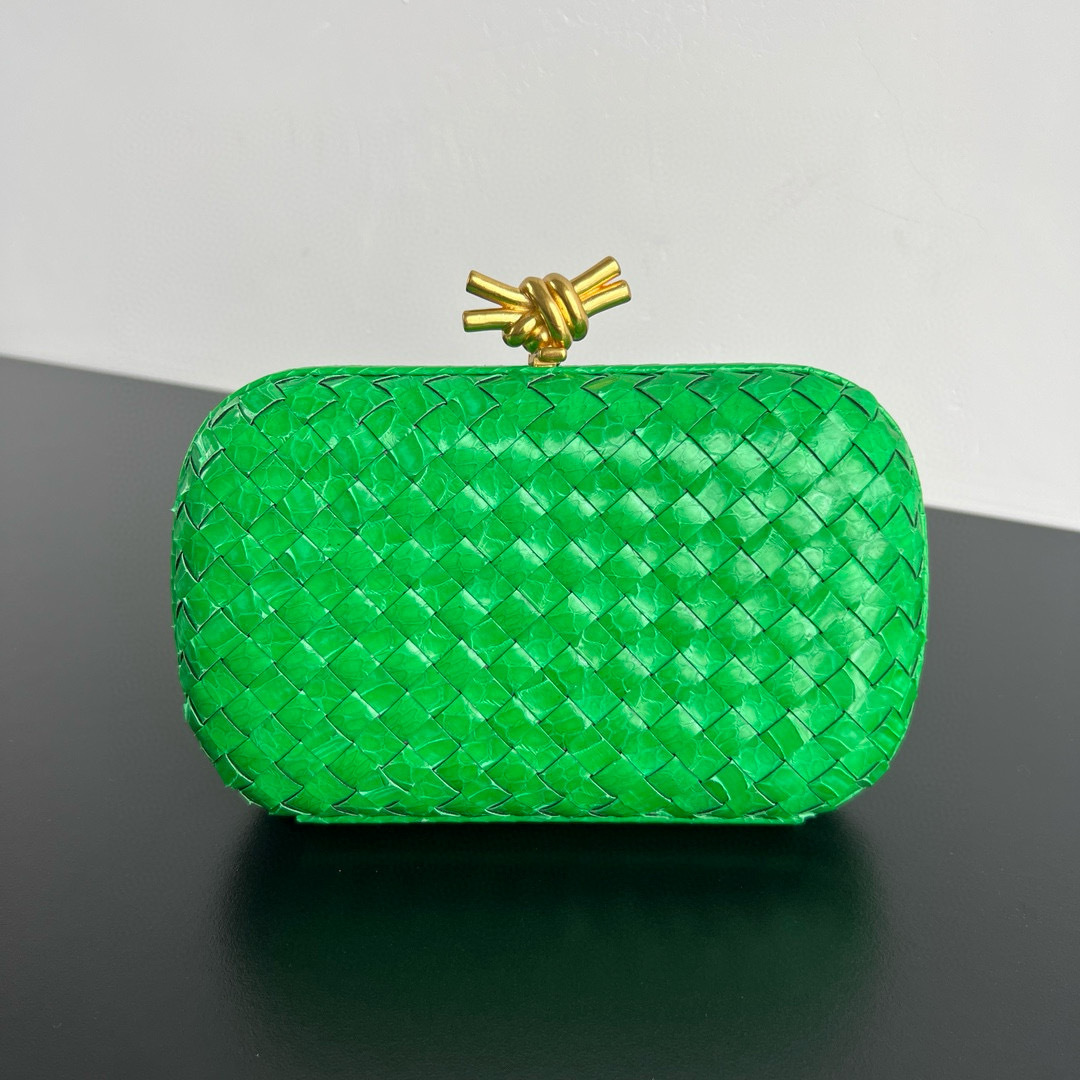 Bottega Veneta Leather Clutch Bag green