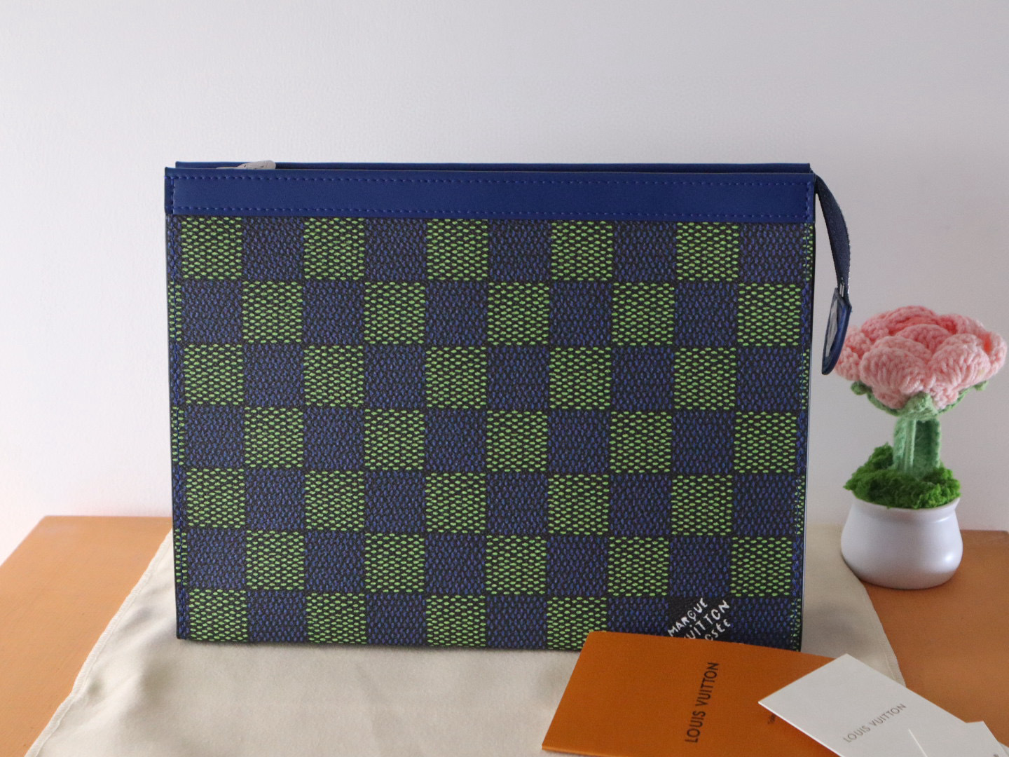 LV Book Messenger Damier