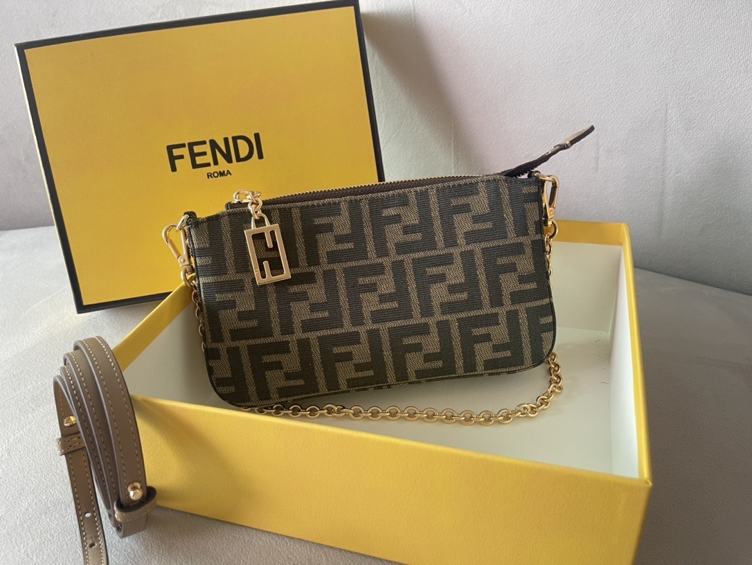Fendi Pouch Baguette