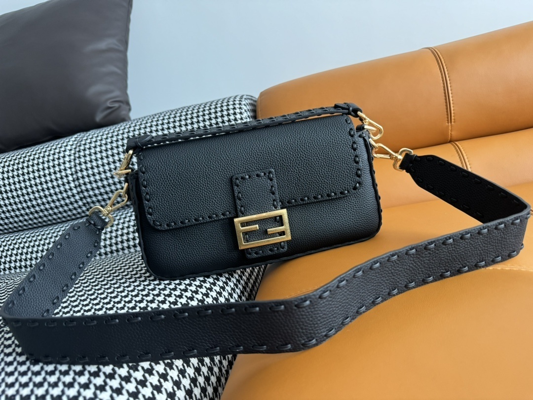 Fendi Selleria Leather Shoulder Bag Black
