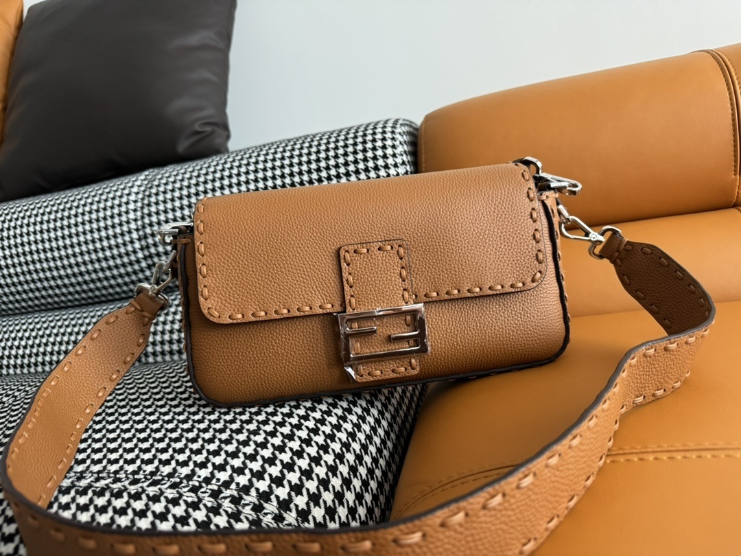 Fendi Baguette Cuoio Romano leather Brown bag