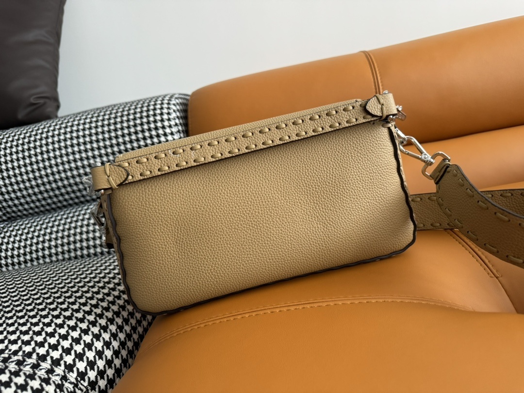 Fendi Baguette Cuoio Romano leather Brown bag