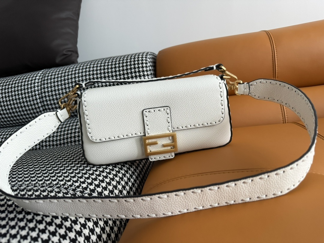 Fendi Baguette Cuoio Romano leather White Bag
