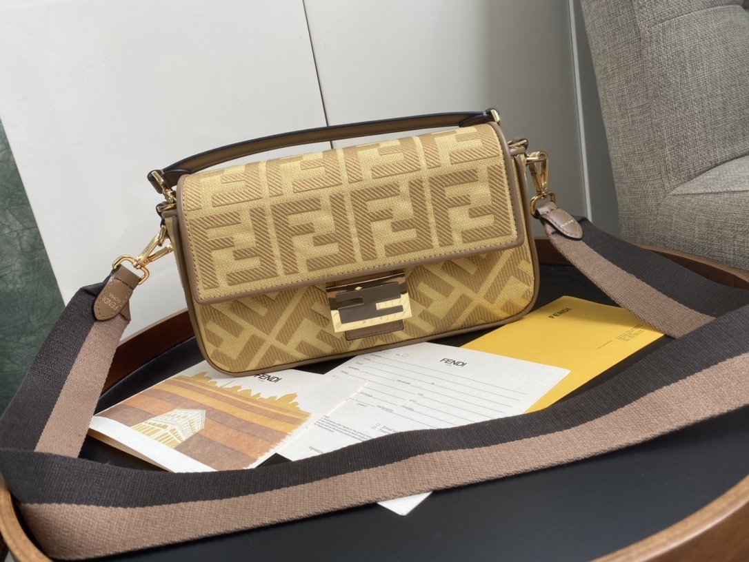 Fendi Baguette Fabric Multicolour Shoulder bag