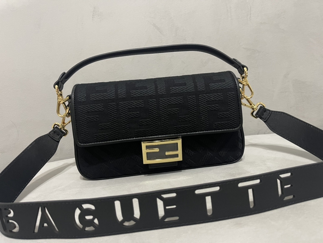Fendi Shoulder bag