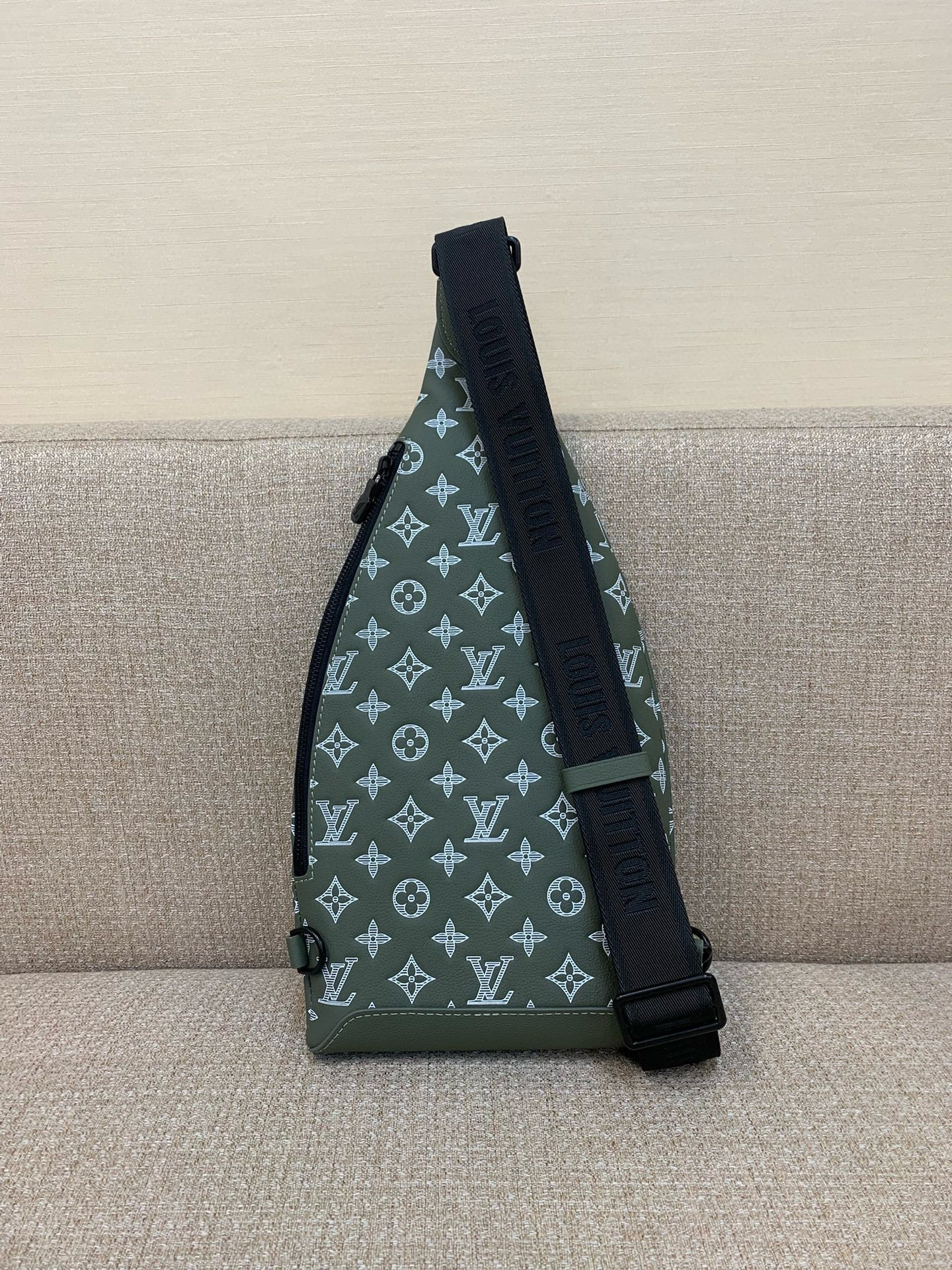 LV Duo Slingbag G65 - Bag