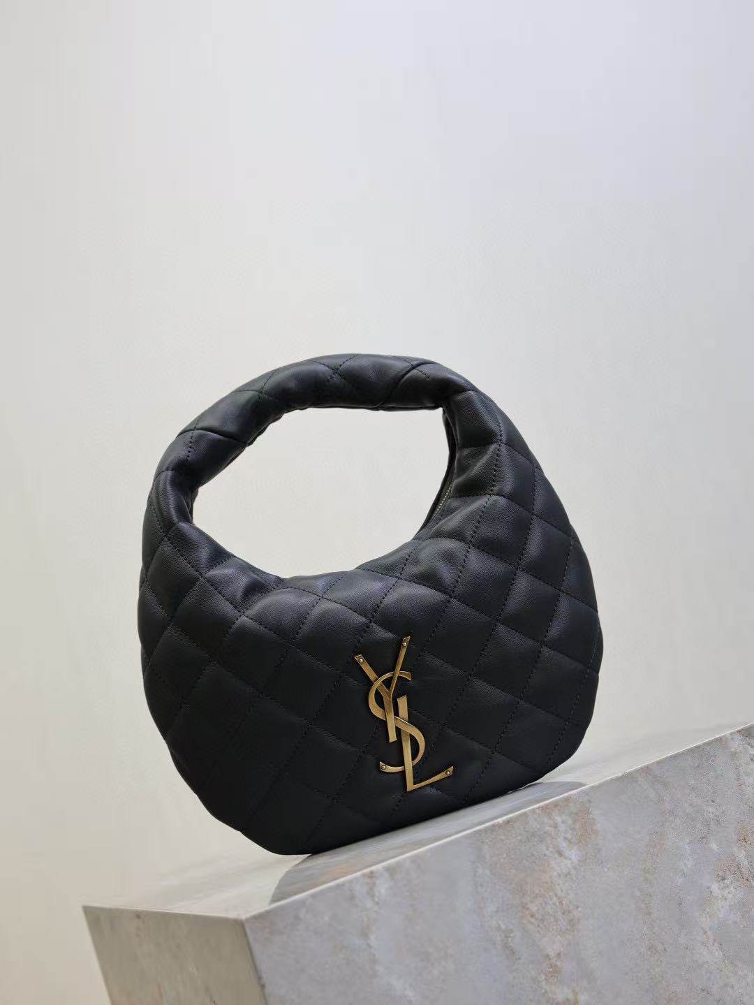 Saint Laurent Icarino Aus Wattiertem Nappaleder bag Black