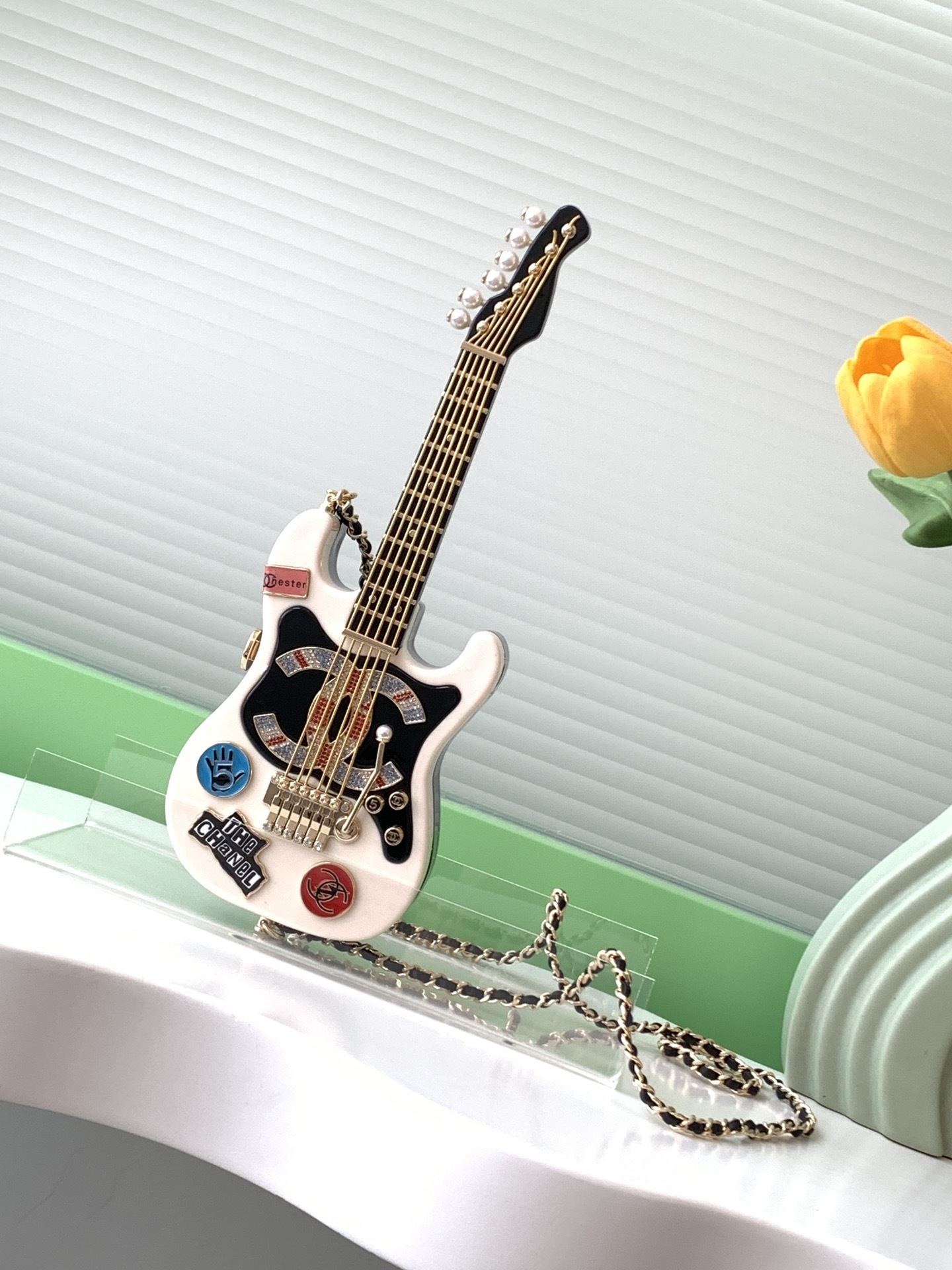 Chanel Peavey Predator Ax Super Strat Guitar
