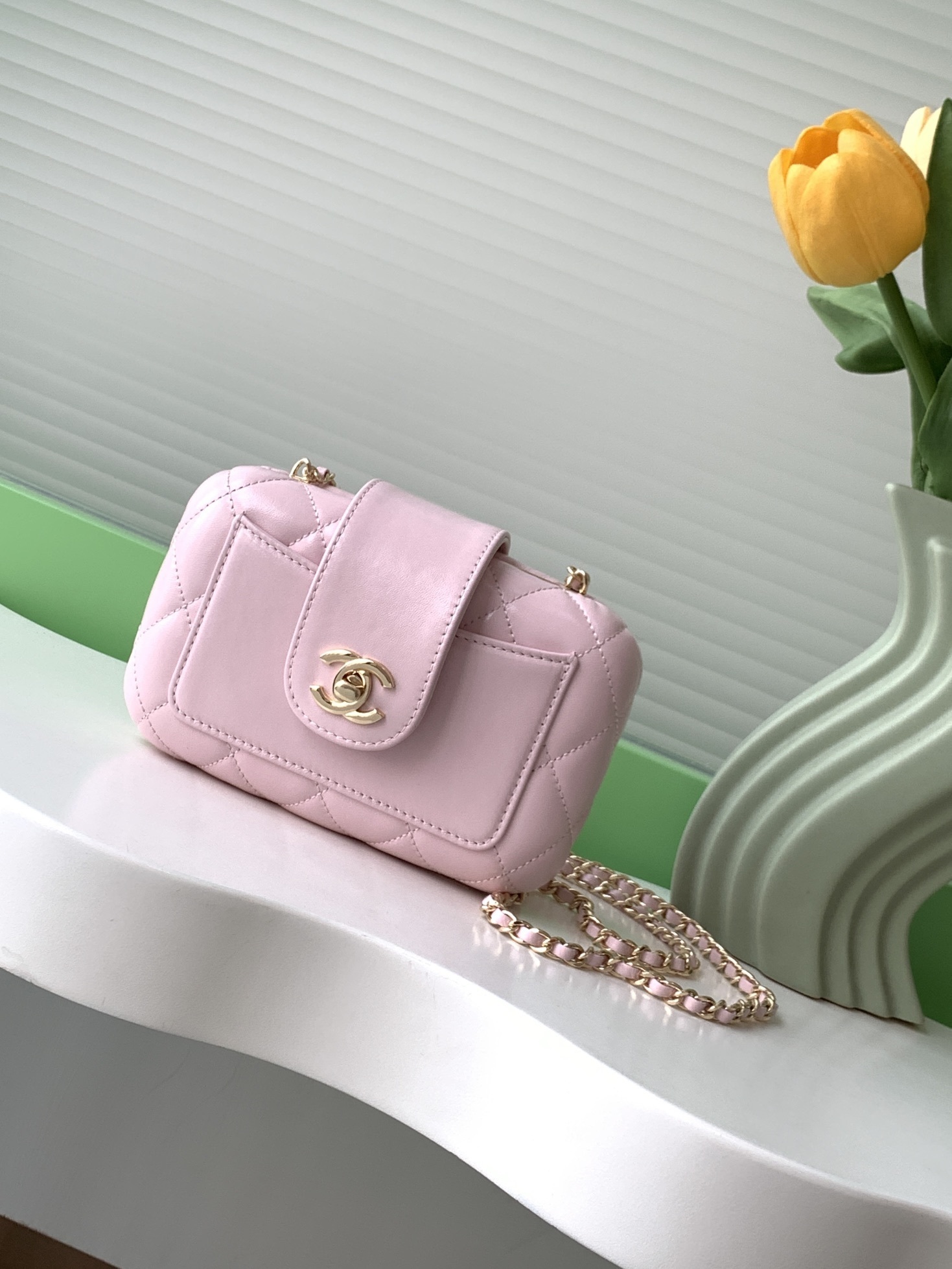 CHANEL 22 HANDBAG pink
