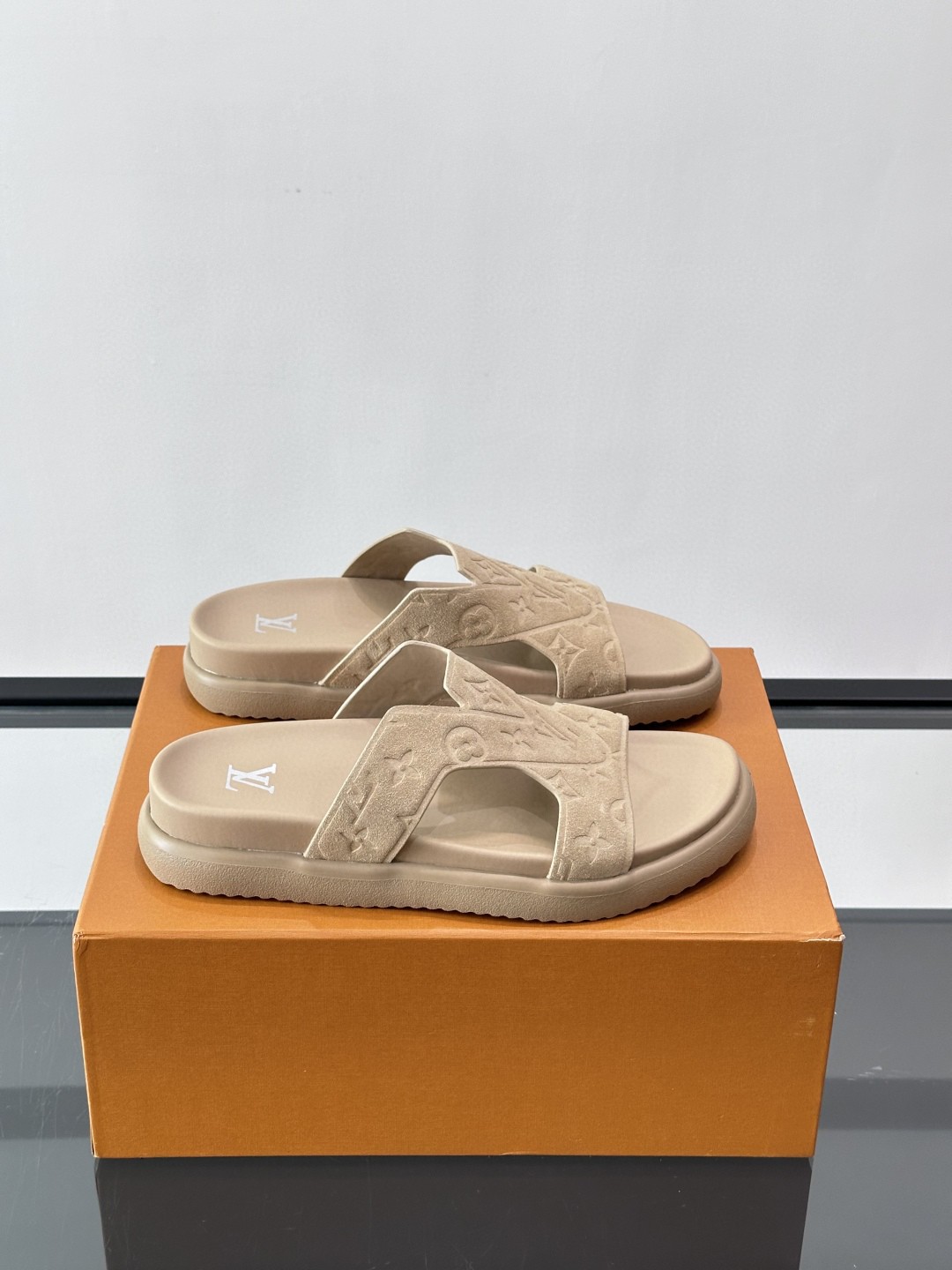 LV 1AHSEN Oasis Mule Beige