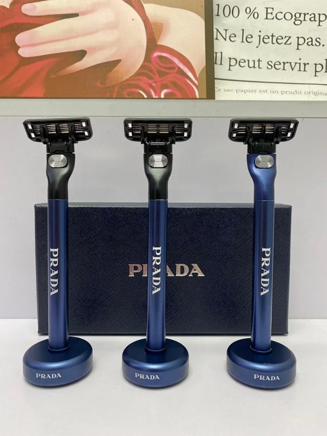Prada razor
