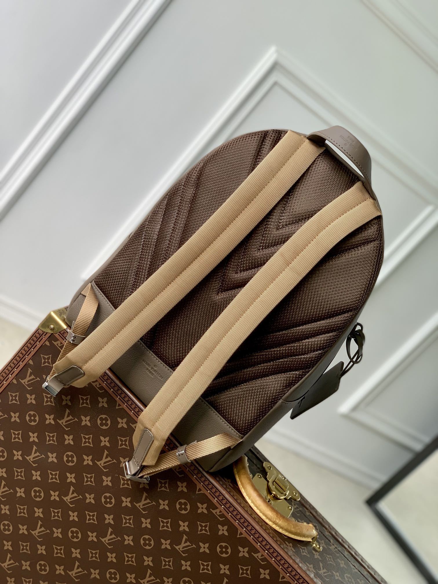 LV  New Backpack