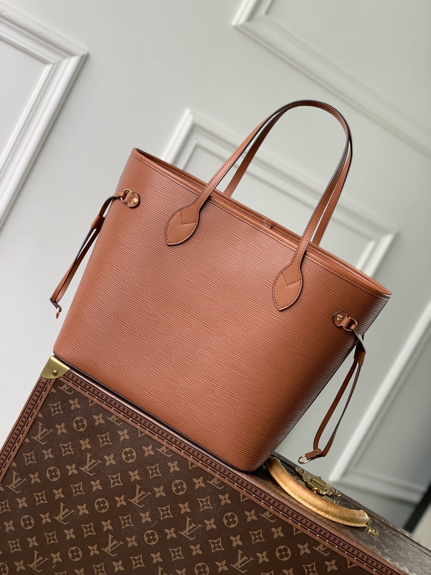 LV Neverfull MM Epi Leather Tote