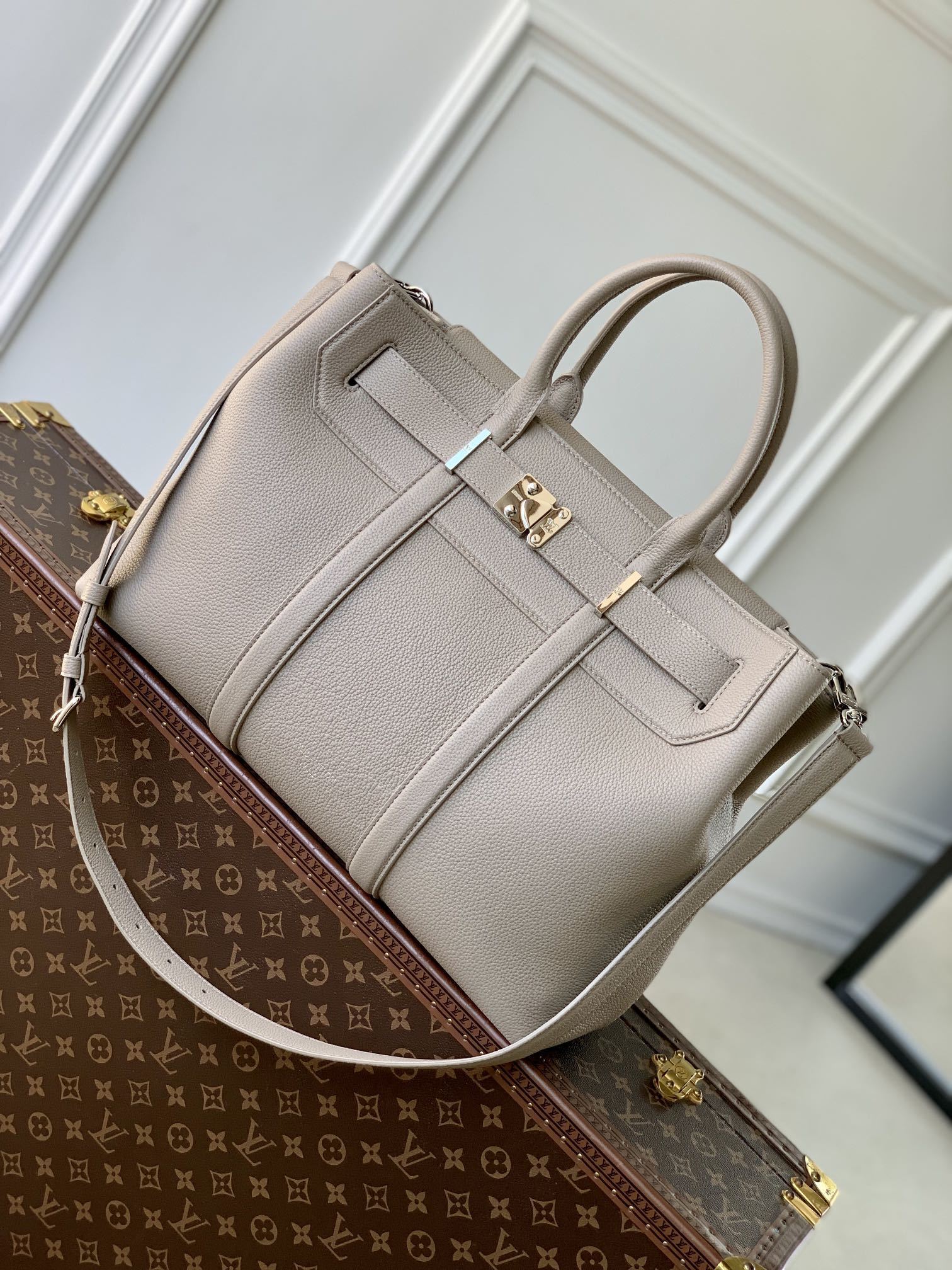 LV Women White Handbag