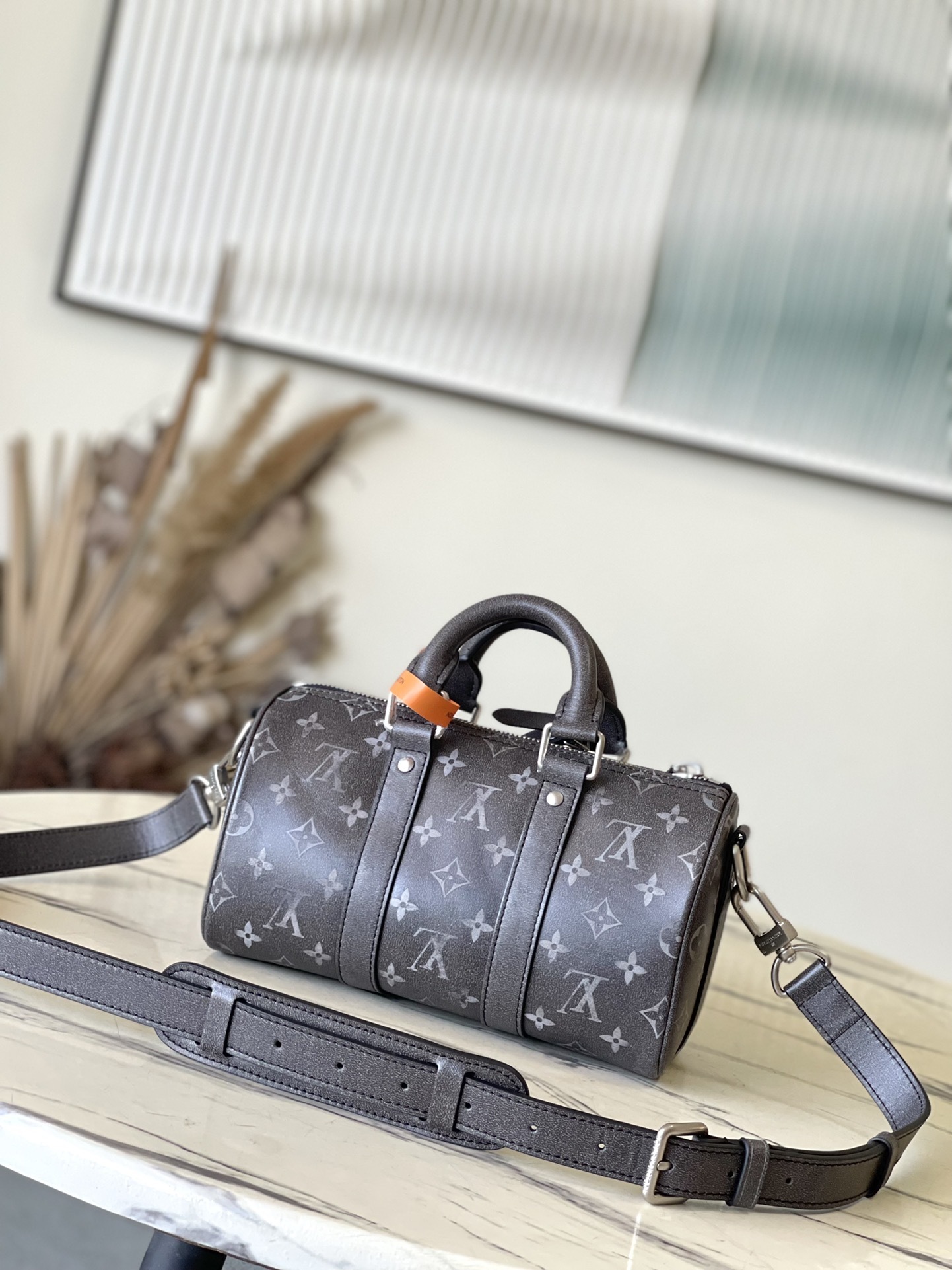 LV  Messenger bag